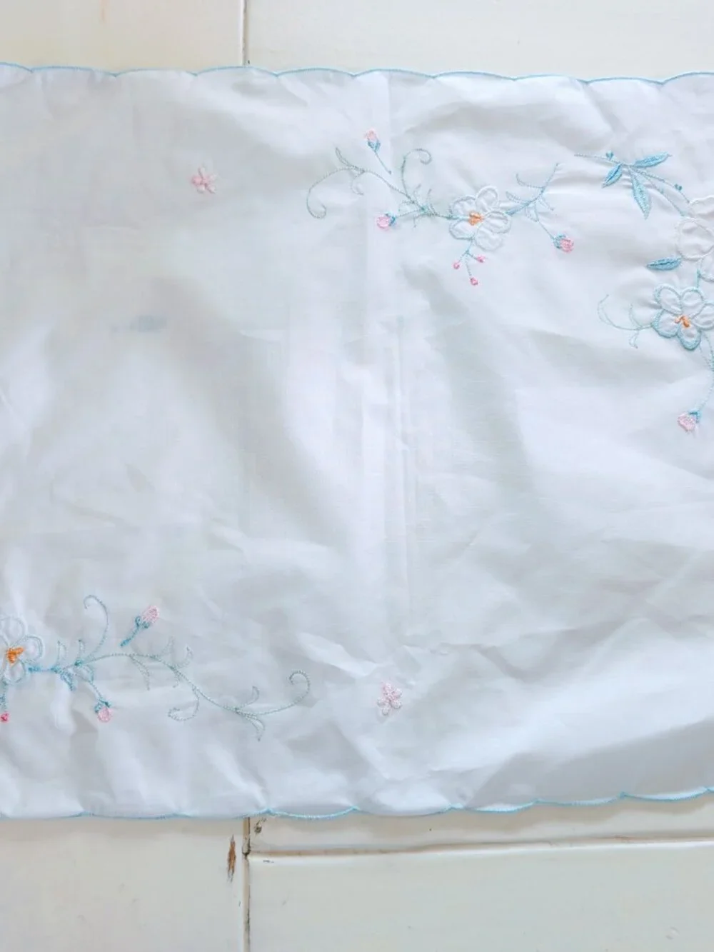 VTG Linen Placemats & Napkins Set 4 Blue Floral Embroidered Cottage Farmhouse